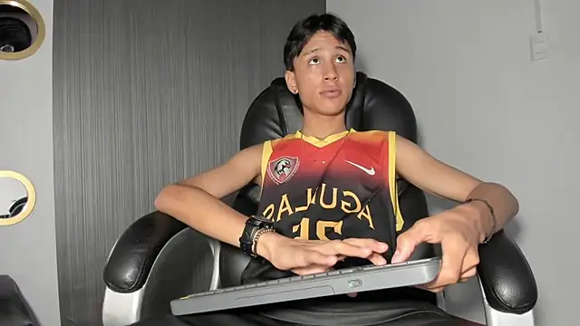 Snapshot of Daddy_Darcks chatting on September 19, 2025, 9:19 pm Daddy Darcks online show from September 19, 2025, 9:19 pm