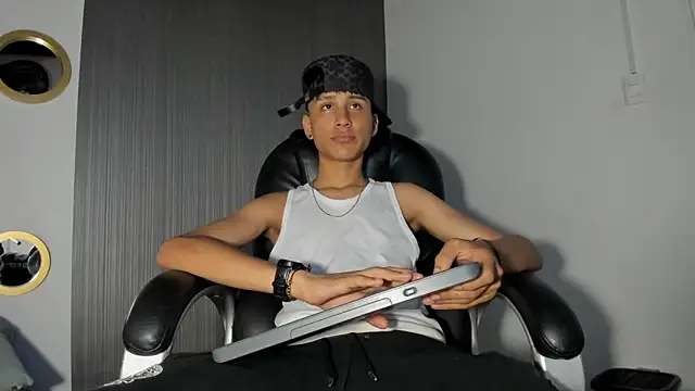 Snapshot of Daddy_Darcks chatting on September 25, 2025, 8:26 pm Daddy Darcks online show from September 25, 2025, 8:26 pm