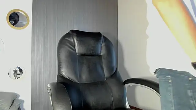 Snapshot of Daddy_Darcks chatting on September 22, 2025, 8:04 pm Daddy Darcks online show from September 22, 2025, 8:04 pm