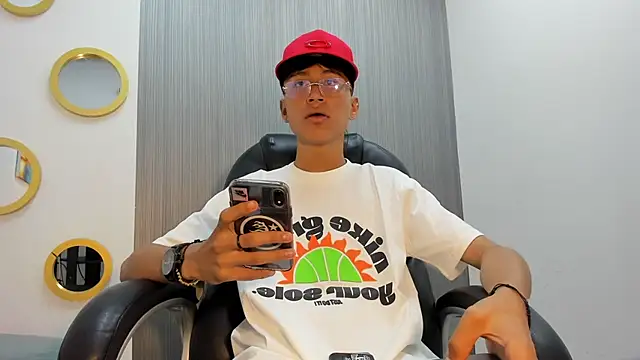 Snapshot of Daddy_Darcks chatting on October 16, 2025, 7:11 pm Daddy Darcks online show from October 16, 2025, 7:11 pm