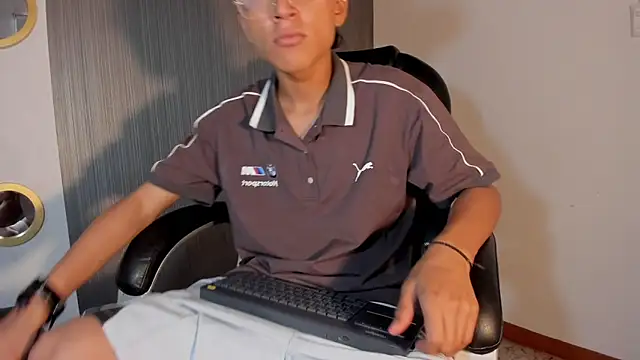 Snapshot of Daddy_Darcks chatting on October 18, 2025, 7:49 pm Daddy Darcks online show from October 18, 2025, 7:49 pm