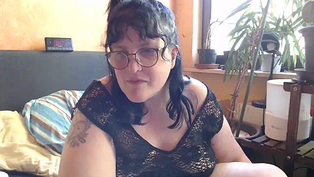 ladyfrombonn online show from April 19, 2026, 2:07 pm