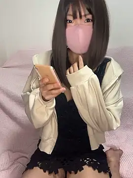 Snapshot of reina_00121 chatting on October 27, 2025, 12:33 am reina 00121 online show from October 27, 2025, 12:33 am