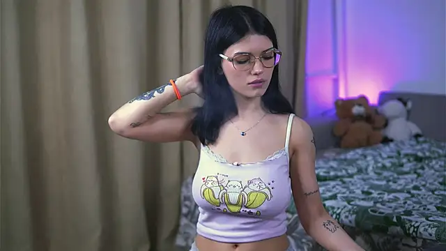 HotMollyX online show from May 25, 2026, 7:45 pm