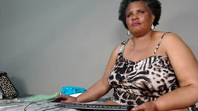 Snapshot of GrandBustyMelon chatting on September 21, 2025, 8:41 am GrandBustyMelon online show from September 21, 2025, 8:41 am