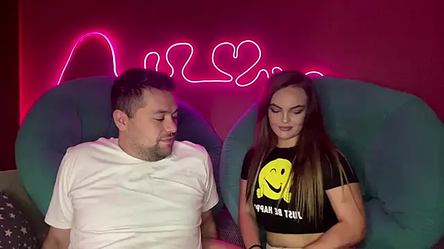 deeplookscouple online show from September 11, 2025, 3:12 pm
