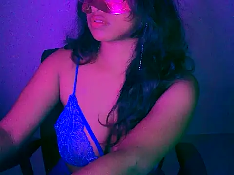 Hot-Honey20 online show from July 6, 2026, 2:02 pm