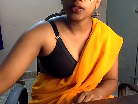 Hot-Honey20 online show from October 14, 2025, 1:23 pm