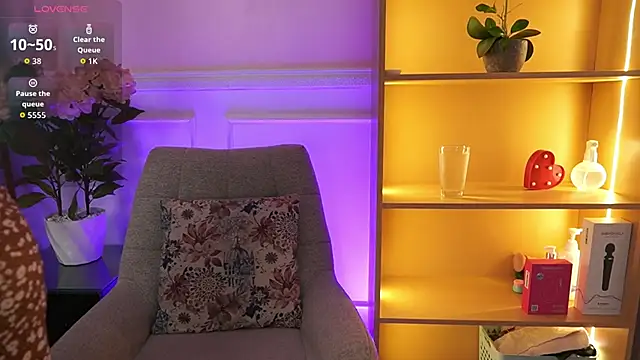 Snapshot of MilaCrave chatting on February 28, 2026, 11:43 am MilaCrave online show from February 28, 2026, 11:43 am