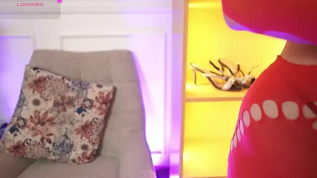 Snapshot of MilaCrave chatting on February 10, 2026, 11:42 am MilaCrave online show from February 10, 2026, 11:42 am