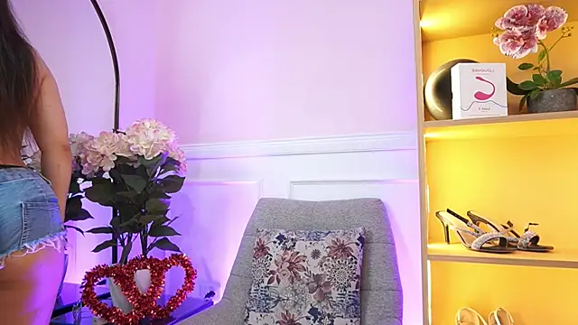 Snapshot of MilaCrave chatting on February 16, 2026, 11:42 am MilaCrave online show from February 16, 2026, 11:42 am