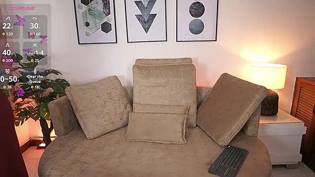 Snapshot of MilaCrave chatting on September 25, 2025, 11:38 am MilaCrave online show from September 25, 2025, 11:38 am