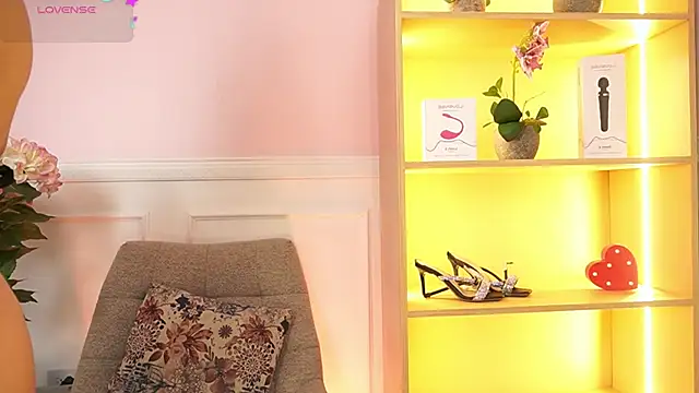 Snapshot of MilaCrave chatting on February 3, 2026, 11:37 am MilaCrave online show from February 3, 2026, 11:37 am