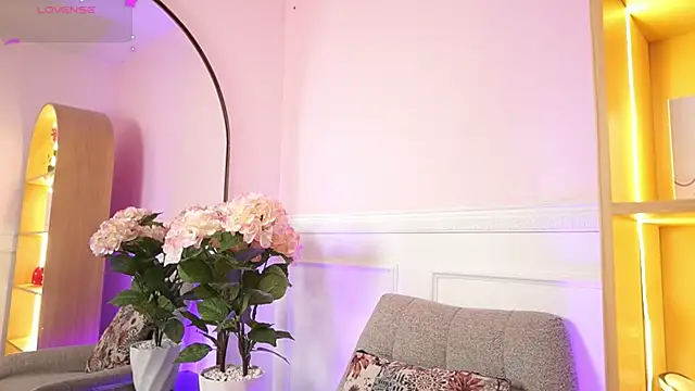 Snapshot of MilaCrave chatting on February 7, 2026, 11:40 am MilaCrave online show from February 7, 2026, 11:40 am