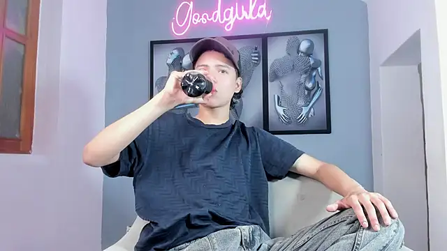 Snapshot of camillo_virgil chatting on October 9, 2025, 11:00 am camillo virgil online show from October 9, 2025, 11:00 am