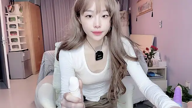 Snapshot of Y2Luvk chatting on October 6, 2025, 11:27 pm Y2Luvk online show from October 6, 2025, 11:27 pm