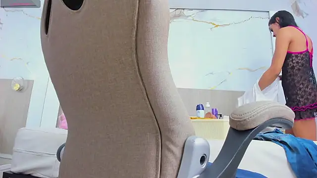 Snapshot of valirya_devote chatting on October 21, 2025, 3:17 am valirya devote online show from October 21, 2025, 3:17 am