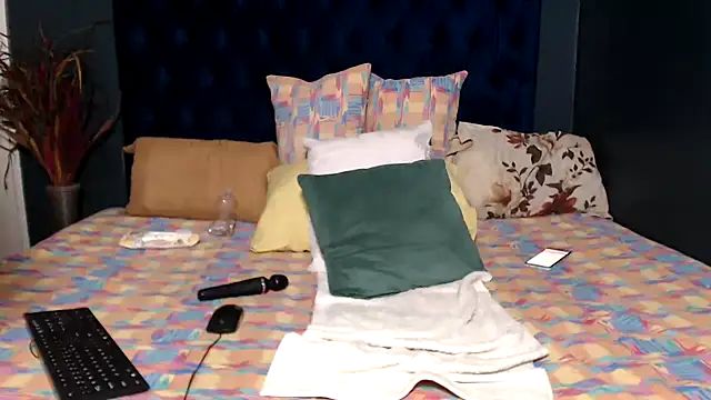 Snapshot of PrettyBoobsxx42 chatting on October 15, 2025, 8:28 pm PrettyBoobsxx42 online show from October 15, 2025, 8:28 pm