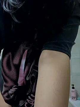 Snapshot of lau_laulu chatting on January 14, 2026, 3:43 am lau laulu online show from January 14, 2026, 3:43 am