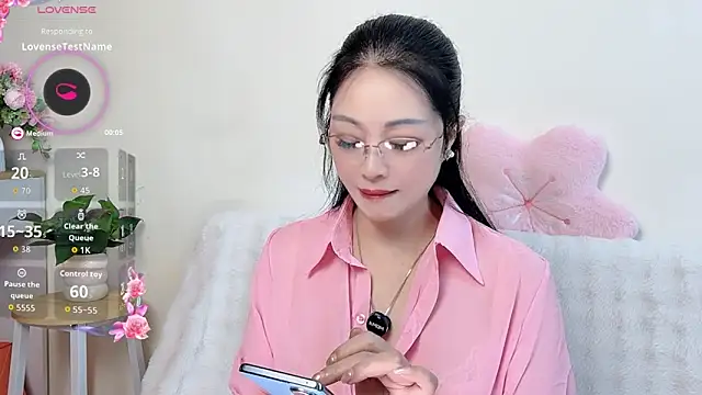 Hua Hua 0 online show from September 14, 2025, 6:03 am