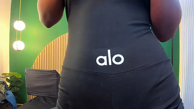 Snapshot of halleylorens chatting on November 29, 2025, 8:03 am halleylorens online show from November 29, 2025, 8:03 am