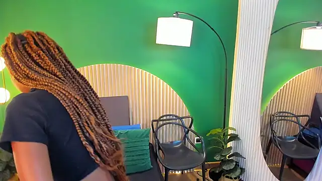 Snapshot of halleylorens chatting on September 29, 2025, 6:02 pm halleylorens online show from September 29, 2025, 6:02 pm