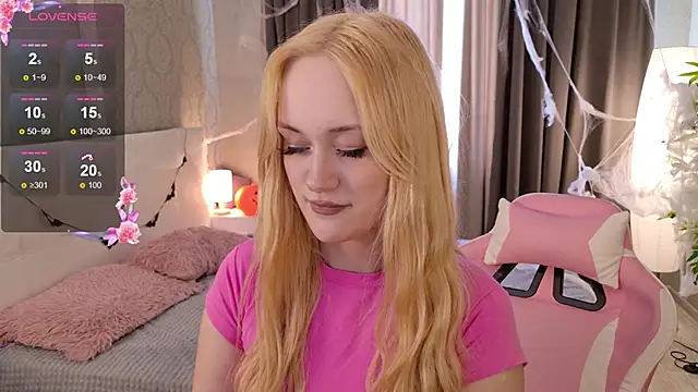 Snapshot of HeyMonkey_ chatting on October 30, 2025, 9:51 am HeyMonkey  online show from October 30, 2025, 9:51 am