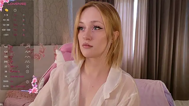 Snapshot of HeyMonkey_ chatting on October 20, 2025, 10:49 am HeyMonkey  online show from October 20, 2025, 10:49 am