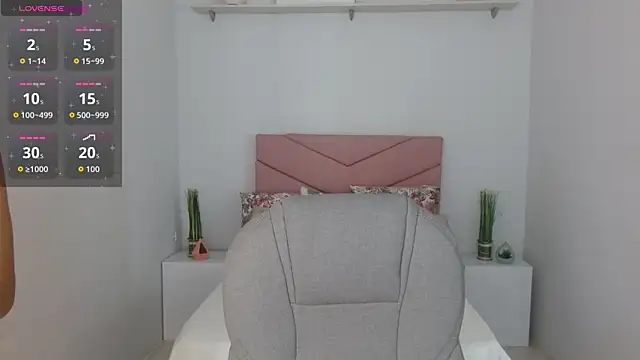 SarayVega  online show from October 18, 2025, 7:27 pm