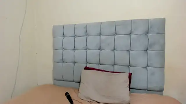 curveAss222 online show from October 18, 2025, 5:48 pm