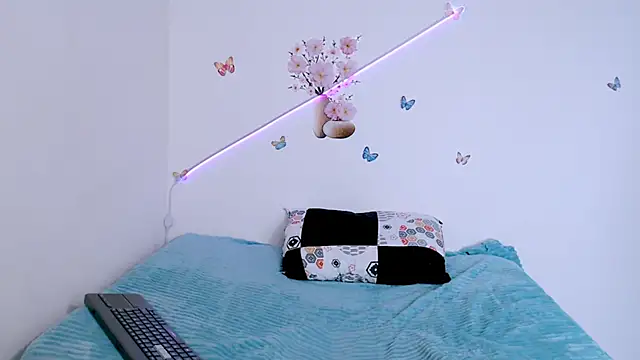 Snapshot of angelyxs chatting on October 13, 2025, 5:14 pm angelyxs online show from October 13, 2025, 5:14 pm