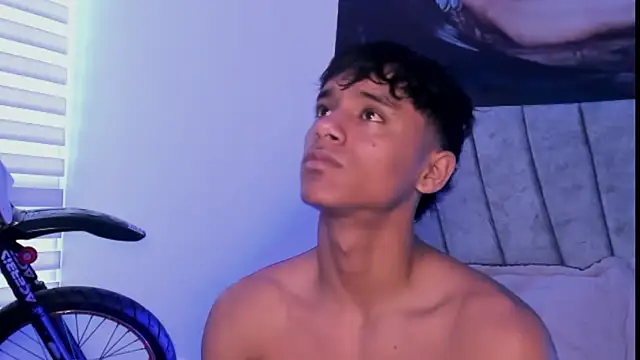 Snapshot of ZYZZ1312 chatting on October 28, 2025, 6:51 pm ZYZZ1312 online show from October 28, 2025, 6:51 pm