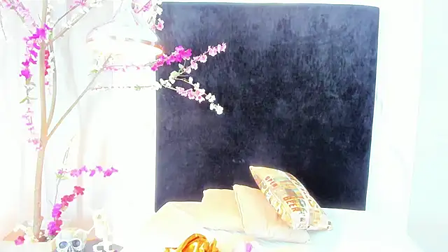 MONIK FOX CR online show from October 31, 2025, 7:43 pm