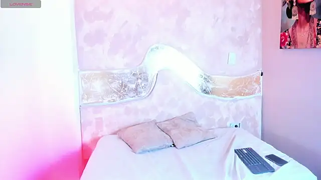 MONIK FOX CR online show from October 20, 2025, 7:36 pm