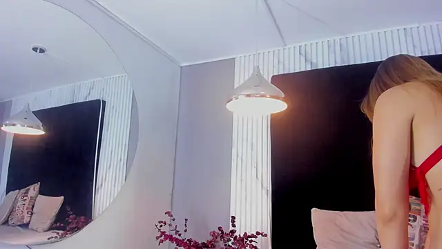 MONIK FOX CR online show from September 10, 2025, 8:08 pm