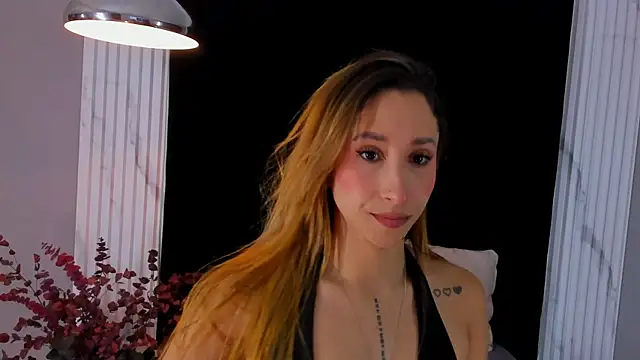 MONIK FOX CR online show from October 3, 2025, 8:21 pm