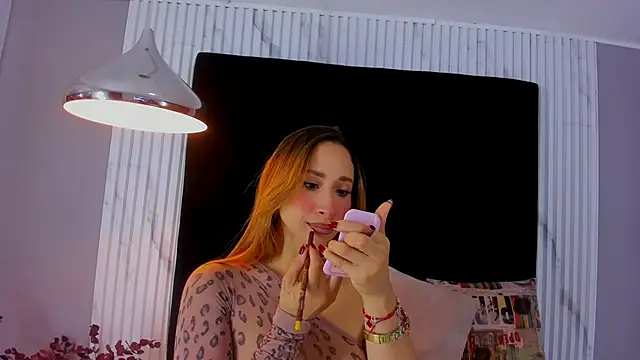 MONIK FOX CR online show from September 12, 2025, 7:35 pm