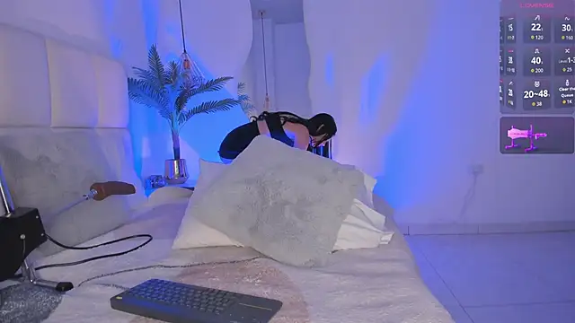 Snapshot of Sarita__Gomez chatting on October 18, 2025, 5:20 am Sarita Gomez online show from October 18, 2025, 5:20 am