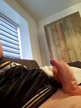 Snapshot of svenni2525 chatting on October 30, 2025, 8:12 am svenni2525 online show from October 30, 2025, 8:12 am