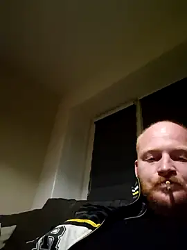 Snapshot of svenni2525 chatting on November 16, 2025, 4:39 am svenni2525 online show from November 16, 2025, 4:39 am