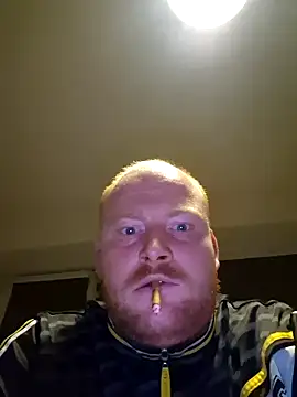 Snapshot of svenni2525 chatting on October 9, 2025, 10:32 pm svenni2525 online show from October 9, 2025, 10:32 pm