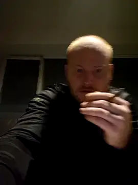 Snapshot of svenni2525 chatting on October 15, 2025, 10:51 pm svenni2525 online show from October 15, 2025, 10:51 pm