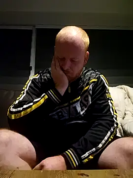 Snapshot of svenni2525 chatting on October 13, 2025, 10:54 pm svenni2525 online show from October 13, 2025, 10:54 pm