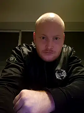 Snapshot of svenni2525 chatting on October 26, 2025, 12:33 am svenni2525 online show from October 26, 2025, 12:33 am