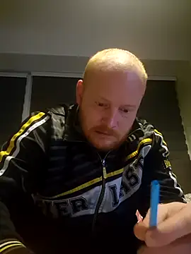 Snapshot of svenni2525 chatting on October 19, 2025, 3:53 am svenni2525 online show from October 19, 2025, 3:53 am