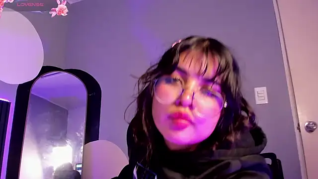 Zara Snow online show from October 2, 2025, 3:10 am