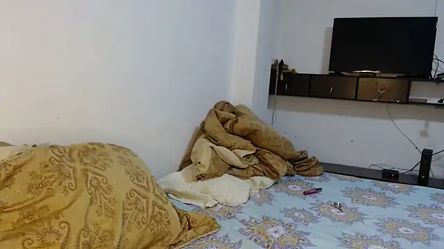 naiaratobon   online show from October 10, 2025, 6:36 am