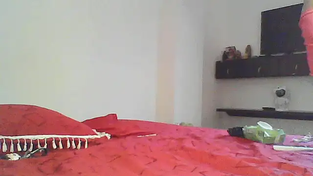 naiaratobon   online show from November 18, 2025, 7:50 pm