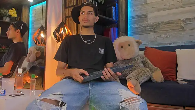 Adonis WB online show from November 18, 2025, 1:43 am