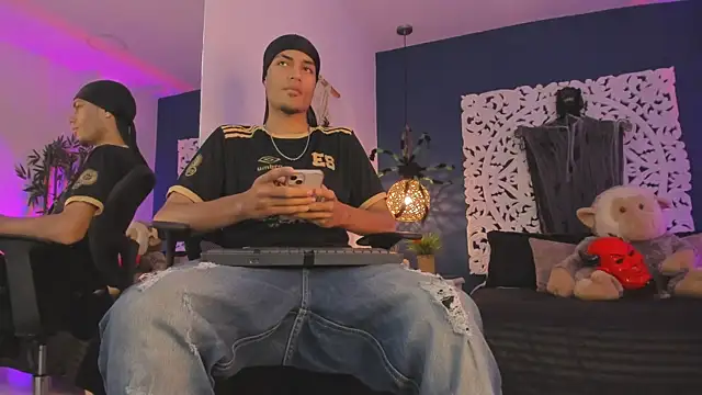 Adonis WB online show from October 16, 2025, 8:06 pm